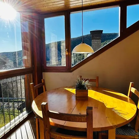 Casa Mya. A Modern Duplex In The Spanish Pyrenees Feriehus