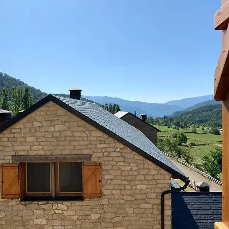 Feriehus Casa Mya. A Modern Duplex In The Spanish Pyrenees Aso de Sobremonte